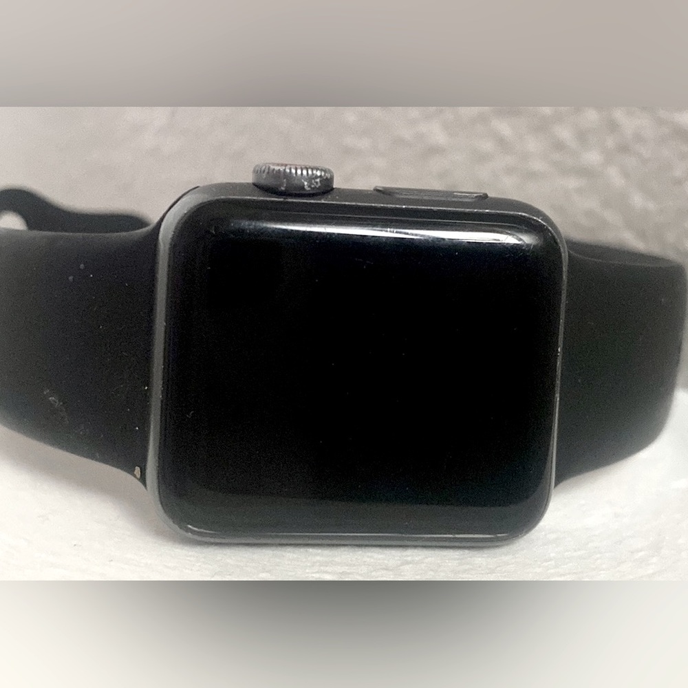 Apple Watch Series 3 38MM ! WORKS AMAZING with some minor scratches
